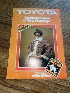 Toyota Maschinenstrickmusterbuch Set in Family Knits - Bild 1 von 2