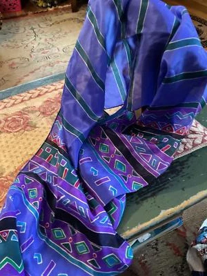 Vibrante bufanda de seda vintage Liz Claiborne - coloridos patrones geométricos Foto 1 de 4