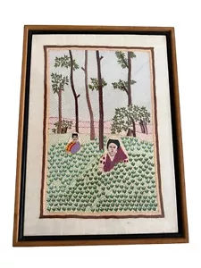 Arazzo seta ricamato mussola 19x14" arte popolare Bangladesh incorniciato donne al tè - Foto 1 di 13
