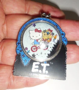 VINTAGE UNIVERSAL STUDIOS KEY RING KEYCHAIN ENAMEL HELLO KITTY ET DESIGN NR - Picture 1 of 5