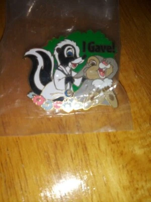 OLD LE HTF Disney WDW Blood Drive Doctor Skunk Dr Flower & Thumper Rabbit Bambi - Imagem 1 de 3