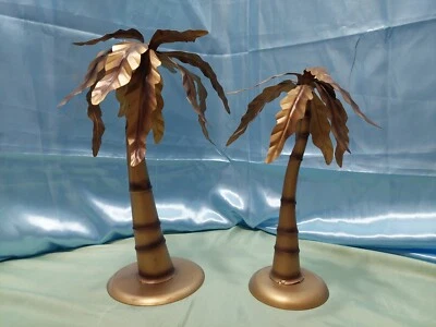 UN PAR DE PALMERAS DECORATIVAS DE ALUMINIO VINTAGE COLOR DORADO 11" Y 13" Foto 1 de 4