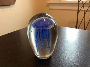 Art Glass Blue Jelly Fish Paperweight Glow in the Dark - Picture 1 of 3
