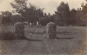 Postkarte: RPPC College Gate, Topeka, Kansas, verschickt 1910er Jahre (Bäcker) - Bild 1 von 2