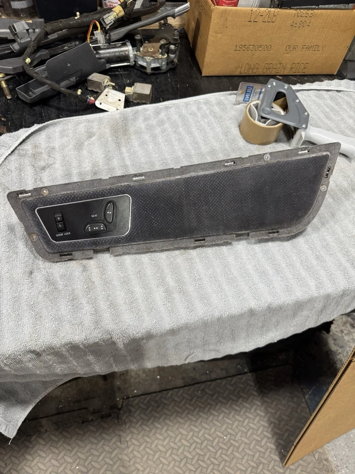 1984-92 Lincoln Mark VII Interruptor de Assento OEM Interruptor de Bloqueio de Energia Passageiro Porta Direita - Imagem 1 de 3