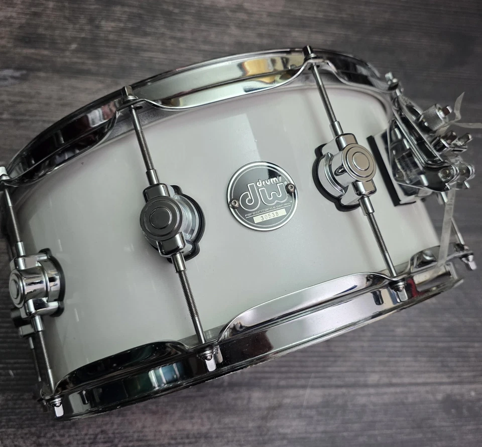 ¡Tambor redoblante Dw Performance 14×5!! ¡$300 o mejor oferta!! Foto 1 de 4