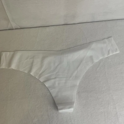 Tanga feminina sem costura tamanho médio - Cor: branca - Imagem 1 de 2