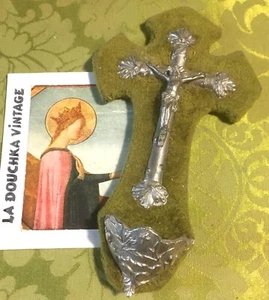 FRENCH ANTIQUE 1800s HOLY WATER FONT WALL CRUCIFIX~ GREEN VELVET & METAL ~7 x 4" - Picture 1 of 10