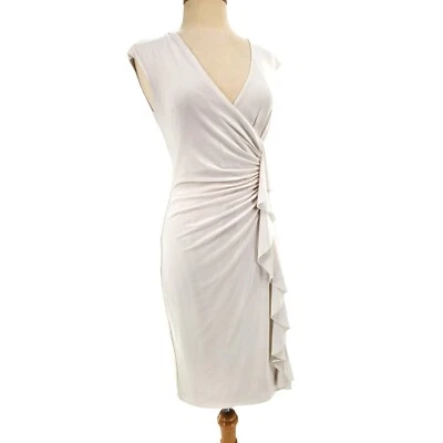 Vestido American Living Elegante Sin Mangas Hasta la Rodilla Cuello en V Volantes Acanalados Foto 1 de 4