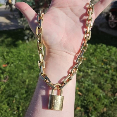 Collar de cadena con candado Louis Vuitton Edge Collier LV de 18 pulgadas con caja Foto 1 de 4