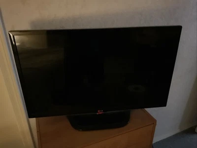 LG 32LK450 32-inch Full HD LCD TV 1080p with Remote - Image 1 of 3