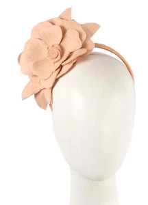 Beige felt flower winter racing fascinator Max Alexander. RRP: $129.95 AU Seller - Picture 1 of 3