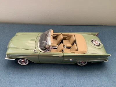 MODELLINO AUTO DIECAST CHRYSLER 300F 1960 VERDE MODELLISMO SCALA 1:18 - Immagine 1 di 4