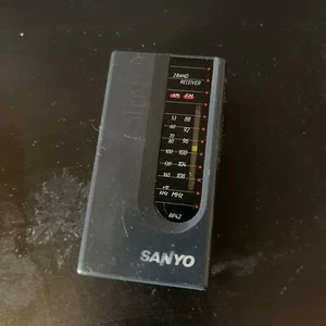 Sanyo RP42 Portable Pocket AM/FM Radio *Missing Battery Lid* - Picture 1 of 8