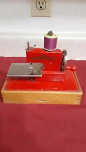 KayAnEE Sew Master Red Made In US Zone Berlin - Picture 1 of 7