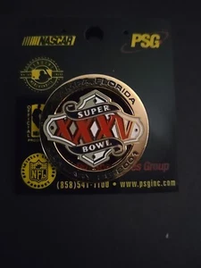 Super Bowl XXXV 35 Commemorative Lapel Pin Baltimore Ravens vs New York Giants - Picture 1 of 3