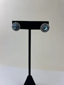 Pendientes perforados con tachuelas de cristal de zafiro en tono plateado Givenchy - Imagen 1 de 4