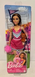 Barbie Animadora Moda Muñeca Rosa Uniforme Pompón Bandera Perro NUEVO HXC35 - Imagen 1 de 2