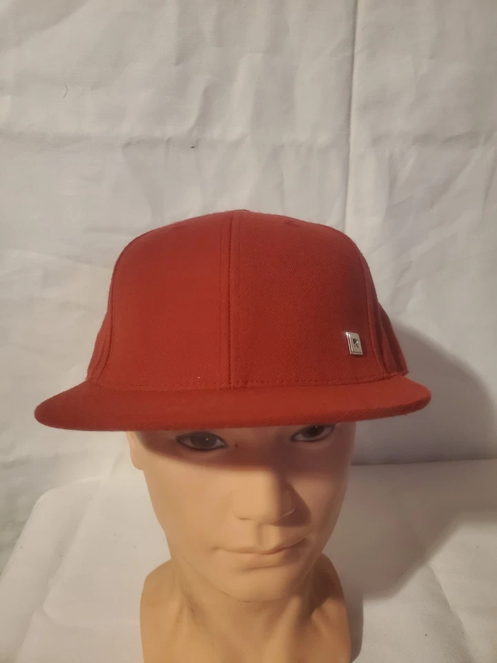 Sombrero ajustado Rocawear talla 7 3/4 rojo bordado logotipo metal insignia R Y2K Foto 1 de 4
