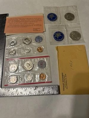 1962, 1964 90% Silver Mint sets, 2 1971 40% Silver Eisenhower Blue Chips - Image 1 of 2