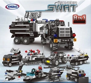 Xingbao SWAT 8 in 1 Baustein mit Vitrine Neu 895 Stck. Kostenloser Versand US-Verkäufer - Bild 1 von 12