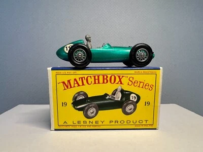 Matchbox Regular Wheels # 19 ASTON MARTIN RACER *D BOX* - Image 1 of 4