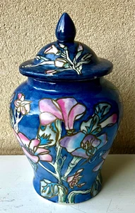 Chinese Temple, Ginger Jar Vintage Pretty Hand Painted 70’s Med 6”Tall READ MCM - Picture 1 of 7