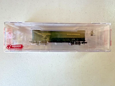 Roundhouse #82901 N 50' Express Reefer Car-Pacific Fruit Express #500 con estuche- LN Foto 1 de 4