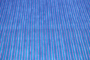 Tessuto cotone 1/2 m buona qualità, righe blu e viola, per artigianato, capi - Foto 1 di 1