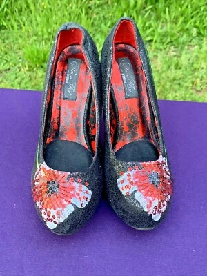 PUÑO DE HIERRO Tacones Altos Gótico Floral Tacones de aguja TRUE LOVE SEXY Talla 9 ❤️sj8m7 Foto 1 de 4