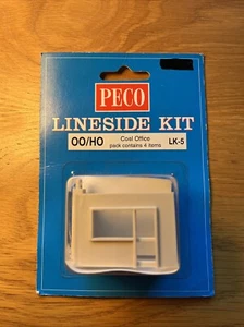 Peco Lineside Kit LK-5 OO/HO Gauge Coal Office & Decals (4 Items) BNIP - Foto 1 di 1