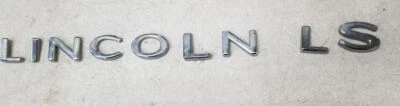 2003 04 05 2006 LINCOLN LS TRUNK Emblem Badging Lincoln LS - Image 1 of 2