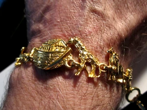 NOAH'S ARK THEME BRACELET GOLD TONE 7" LONG - VINTAGE - BBA31 - Foto 1 di 4
