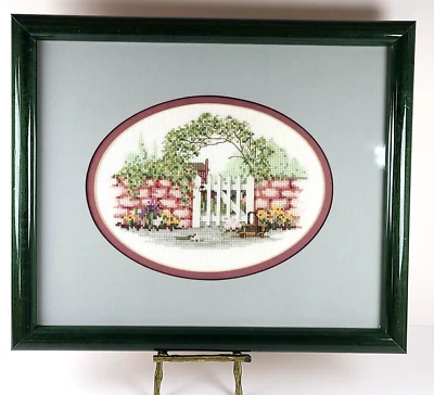 Puerta de jardín de cabaña hecha a mano a punta de aguja enmarcada vintage años 90 decoración del hogar Foto 1 de 4