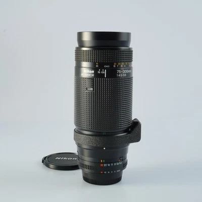 EXCELLENT Nikon AF NIKKOR 75-300mm F/4.5-5.6 Zoom Lens - Image 1 of 4