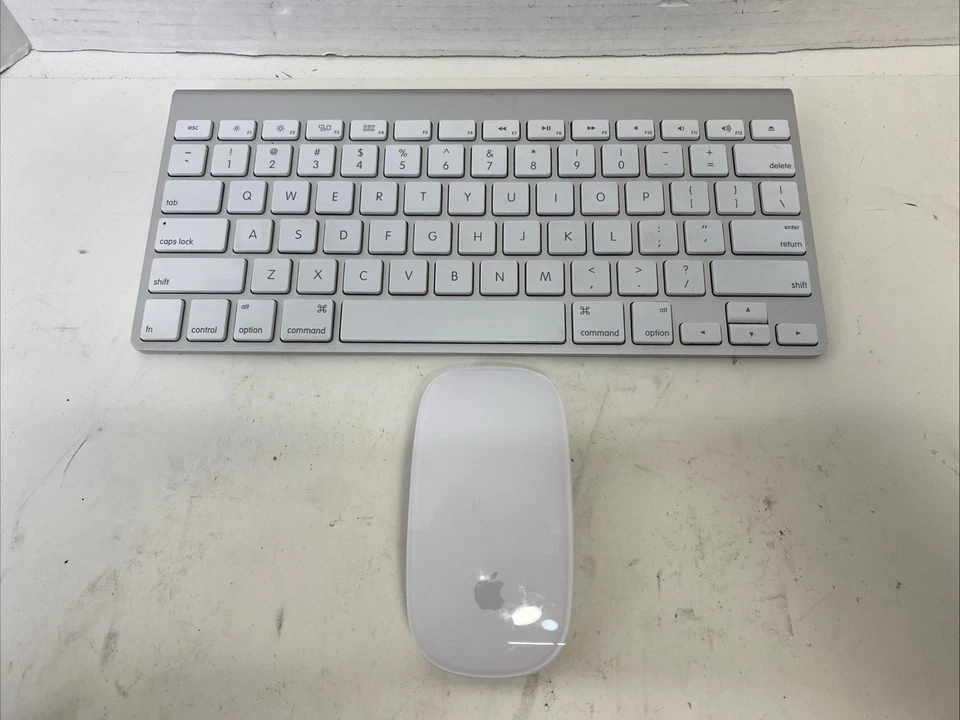 Apple A1314 Bluetooth Keyboard and A1296 Mouse Tested - Image 1 of 3