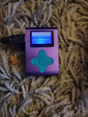 MP3 Player (4 GB) For Clip - Image 1 of 3