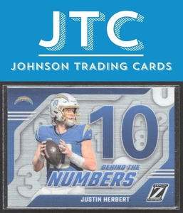 2023 Panini Zenith Justin Herbert Behind the Numbers Blue Los Angeles Chargers - Bild 1 von 2