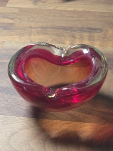 Cenicero/tazón vintage de cristal de Murano rojo/amarillo concha de elemento Murano, Italia, años 70 - Imagen 1 de 3