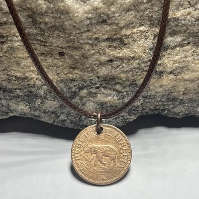 Collar colgante moneda Liberia 1960 1 C. - Vintage. Gran regalo 🎁 ¡Historial de desgaste! Foto 1 de 4