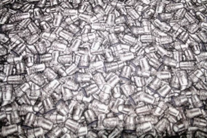 THIMBLES IN SILVER BY DAN MORRIS - 100% COTTON FABRIC - Picture 1 of 3