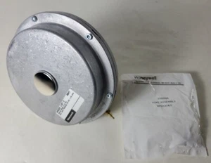 Honeywell MP953D 1107 3 pneumatischer Ventilantrieb (8 psi bis 13 psi) mit Jochbaugruppe - Bild 1 von 9