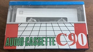 CASETE DE AUDIO WOOLWORTH PLATEADO NUEVO SELLADO C90 ALTA SALIDA - Imagen 1 de 2