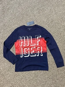 Tommy Hilfiger Jungen Langarm Marke Logo Grafik T-Shirt blau Medium Größe 8-10 neu - Bild 1 von 6