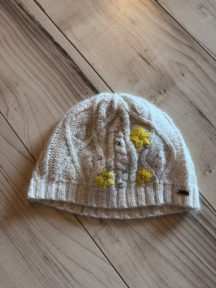 Gorro de malha Free People marfim e flor amarela strass - Imagem 1 de 3