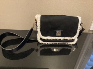 Rachel Zoe schwarze Wildleder & Sherpa gefütterte Schulter/Handtasche - Bild 1 von 6