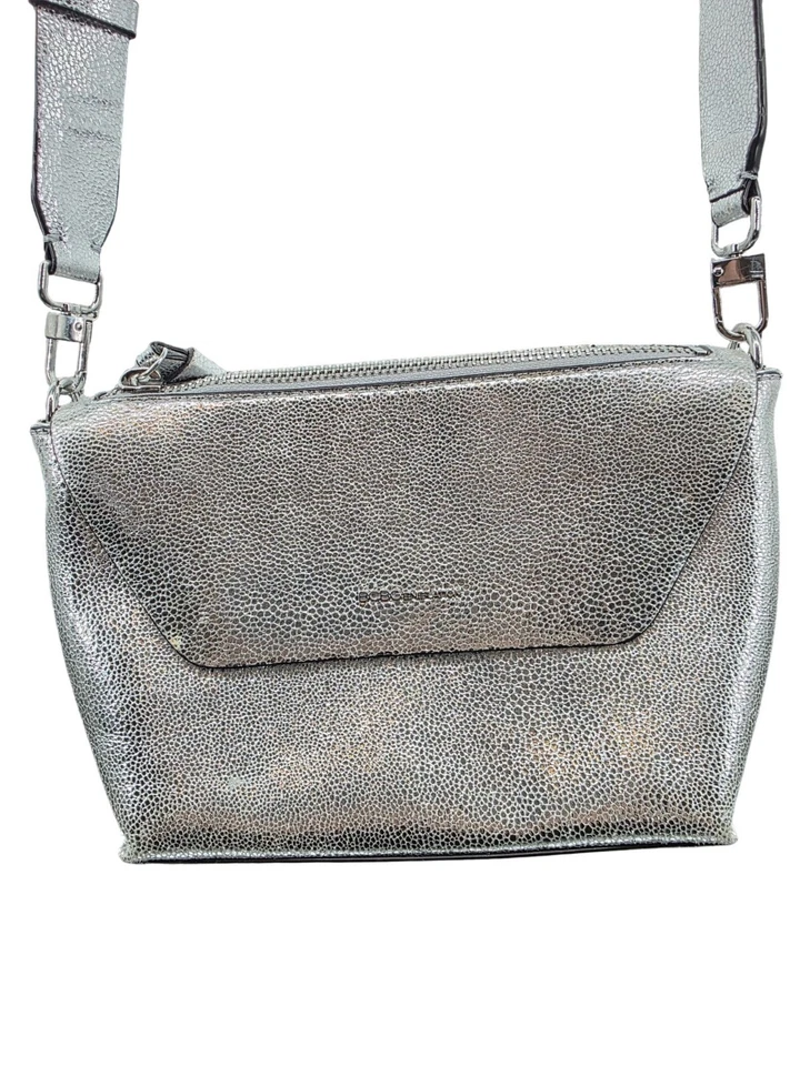 Bandolera BCBGeneration Metálica Plateada con Correa Ajustable Cierre Magnético Foto 1 de 4