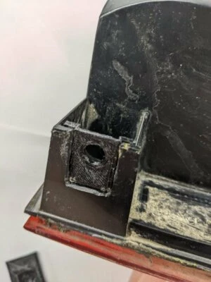 Kit de reparo de furo de montagem de lanterna traseira para Jeep Comanche 1986-1992 - Imagem 1 de 4