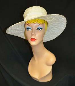 Union Made Vintage 1960s White Basket Weave Straw Wide Brimmed Hat - Picture 1 of 2