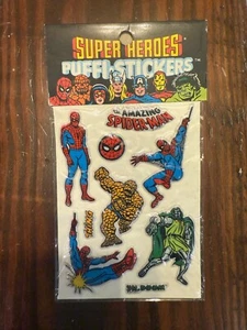 NUOVO Vintage Marvel Comics Spiderman Dr. Doom Puffi Puffy Sticker Pack SIGILLATO 1979 - Foto 1 di 5